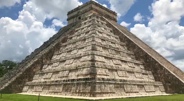 mayan southern american pyramid